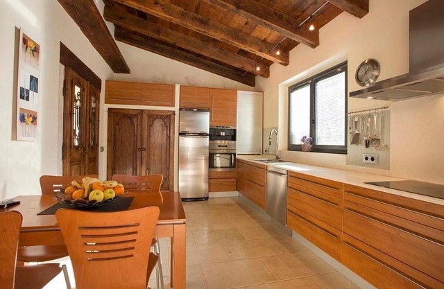 Stylish & Spacious Villa, A/C, Private Pool in Cala San Vicente - 900m to Restaurants & Beaches!