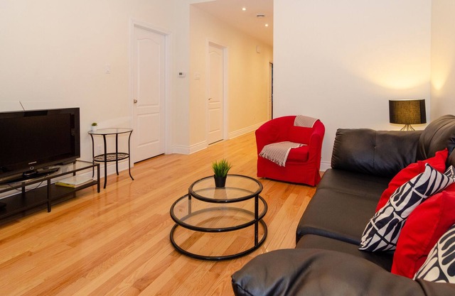 Stylish Spacious Flat in Shaughnessy Village