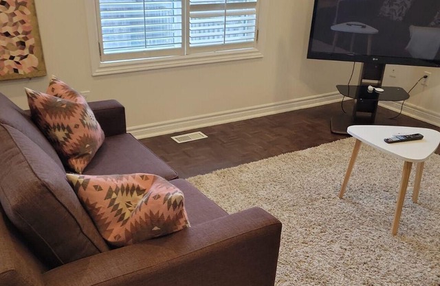 Stylish & Spacious Getaway in Heart of Mississauga