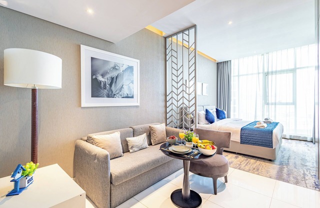 Stylish Studio Business Bay | Canal & Pool Viewsnn