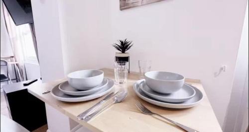 Stylish Studio in London by Stayfolk, Ideal for Short Stays - Sleeps 2