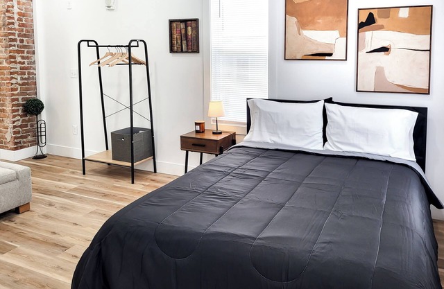 Stylish studio, newly renovated!
