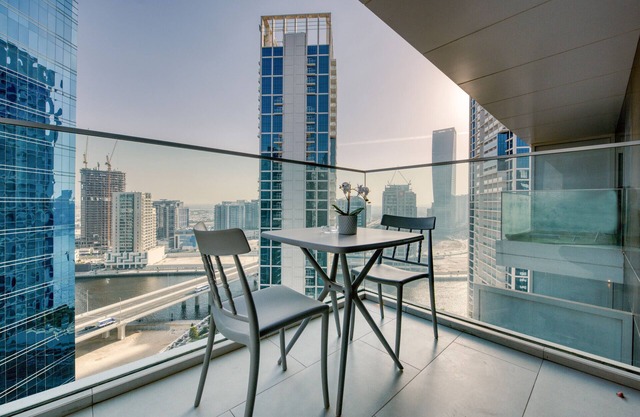 Stylish Studio w/Dubai Canal Vw in Business Bay