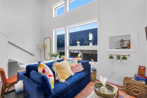 Stylish Studio w Loft Bedroom
