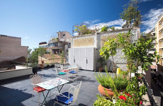 Stylish Townhouse: 3 Apts with Rooftop. EP7 bldg
