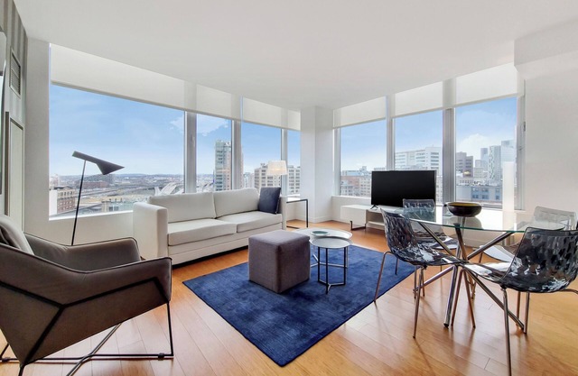 Stylish Two Bedroom Steps from Boston Common