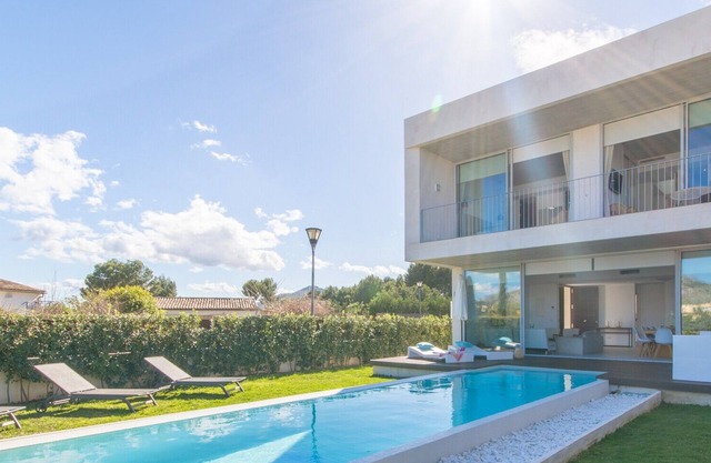 Stylish Villa near Beach & Town
