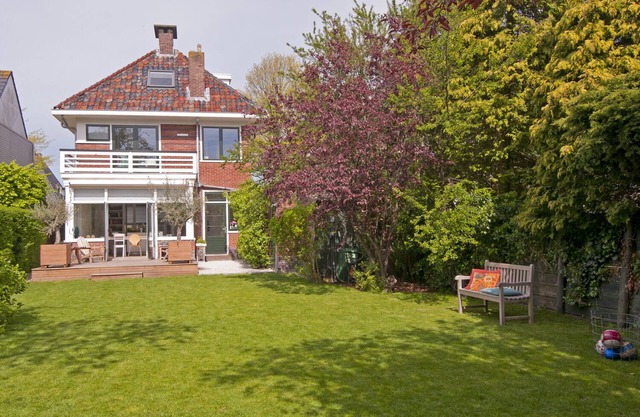 Stylish Villa near Haarlem –Garden,Gym & Beach by Bike, Easy Access to Amsterdam