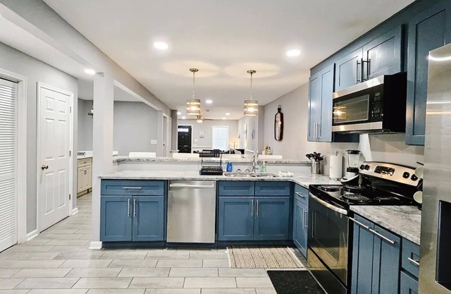 Stylish Wilmington Retreat: Historic and Modernnn