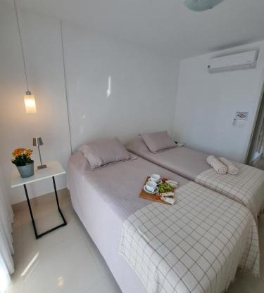 Suíte com Piscina a 15 min da Praia da Barra da Tijuca - RJ