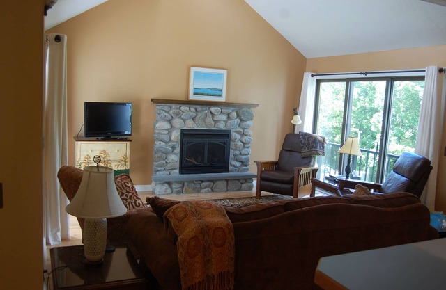 Sugarloaf Mountainside Ski In/Ski Out, 3 Bedroom, 3 Bath Condominium