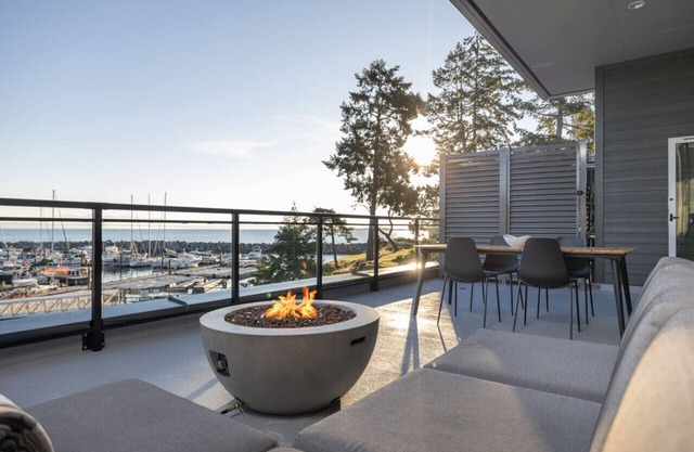Suite #110: Contemporary Oceanfront Accommodation