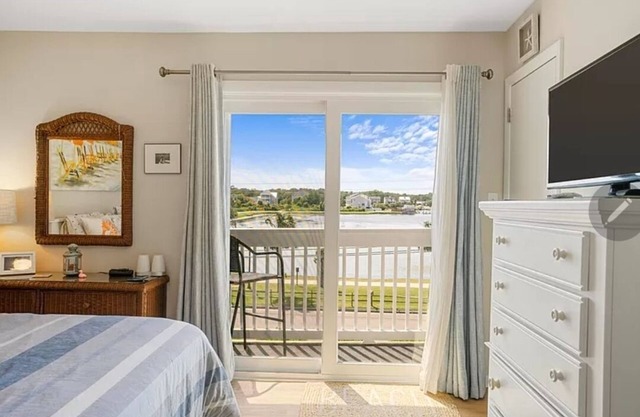Suite Carolina- Steps to Beach, Boardwalk, Restaurants & More-