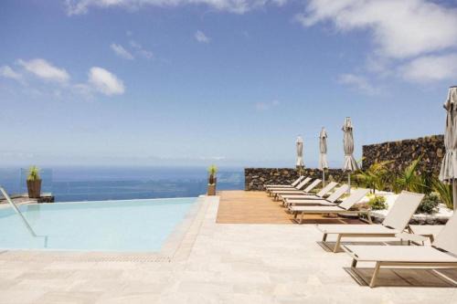 Suite de lujo con Piscina, Terraza y Espectaculares Vistas al Mar