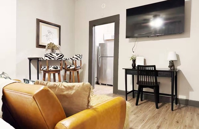 Suite Home Indiana #2