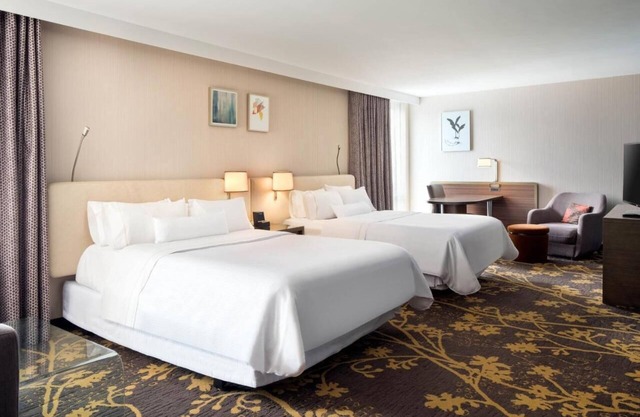 Suite in Downtown under a mile from Rock & Roll HoF, Browns & Gaurdians Stadiums