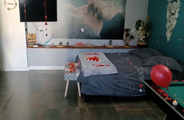 Suite Privative Avec Jaccuzi Billard et Terrasse a 10 min de Cité de Carcassonne