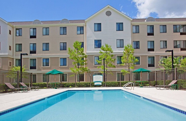 Suite with Pool Access, Free Shuttle, Buffet Breakfast + 24h Business Center