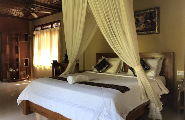 Suk's House - Live locally in family compound Ubud