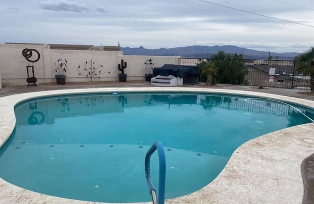 SUMMER FUN at this LakeVIEW, pool/spa home. Pets welcome!