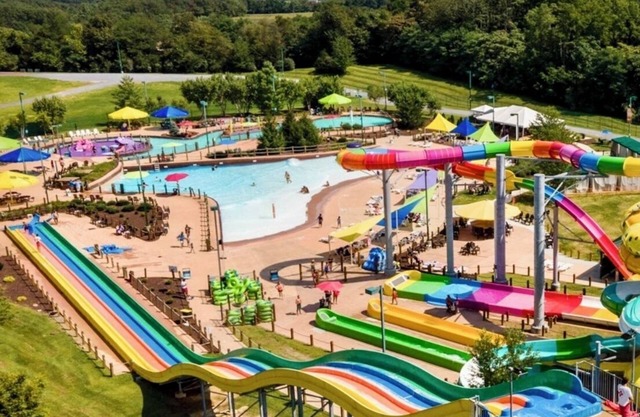 Summer fun-Water park onsite! 2/2 condo in beautiful resort