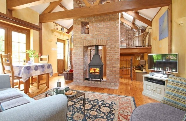 SUMMER HOUSE, with open fire in Helston