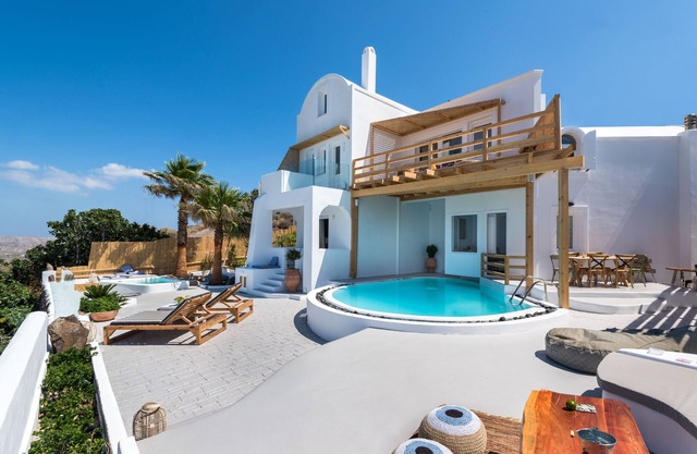 Summer Lovers Villa Private Outdoor Pool Hot Tub and Panoramic Caldera View