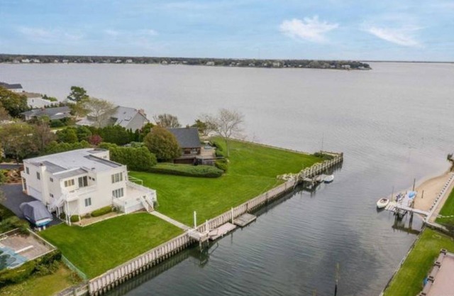 Summer Rental - Hampton Bays Waterfront- FULL MONTH ONLY August - Labor Day