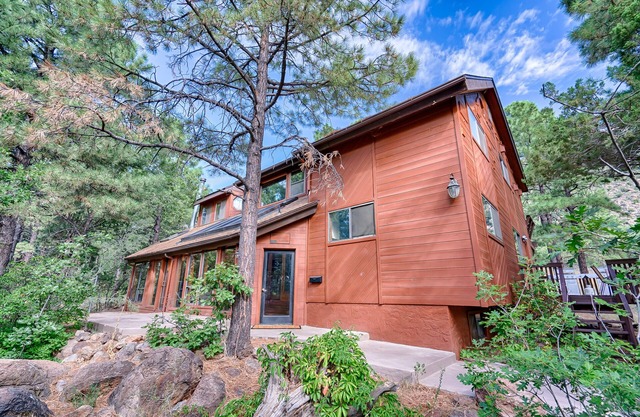 SUMMER SALE! Ultimate Group Gathering - 6bd 5bth in Flagstaff on National Forest