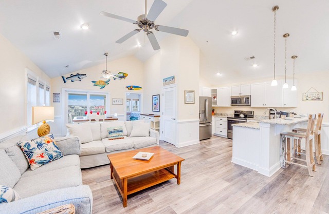 SUMMER SAVINGS - Canalfront Condo w/Private Deck, Resort Pool, and Boat Slips
