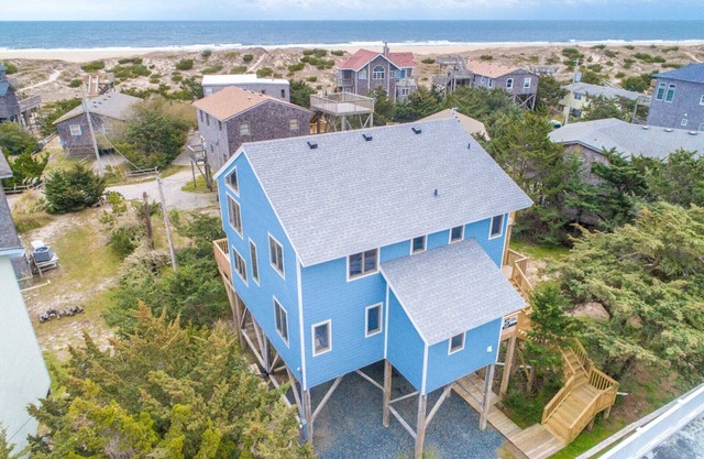 SUMMER SAVINGS - Oceanside Dog Friendly Home w/Screened Porch and Beach Nearby