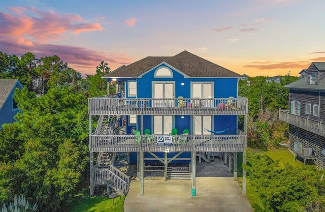 SUMMER SAVINGS - Oceanside Dog Friendly w/Hot Tub, Screened Porch, Beach Nearby