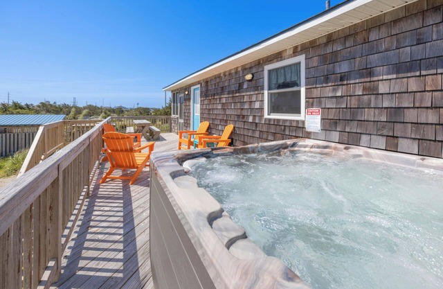 SUMMER SAVINGS- Soundside Dog Friendly Home w Hot Tub, Screened Porch, Smart TVs
