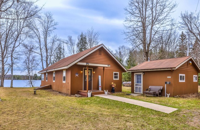 Summer waterfront cabin with firepit, private dock, washer/dryer, AC, & kayaks