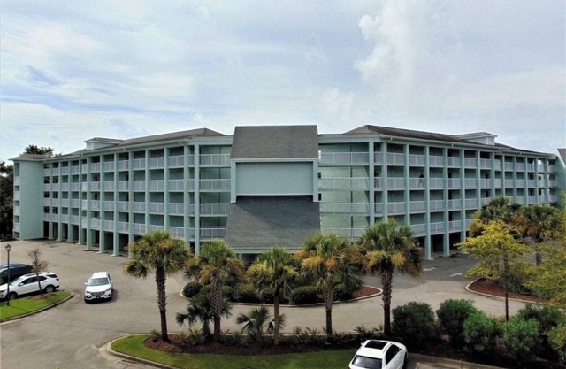 Summerhouse Villas Condo with Resort Amenities! Short or long term rentals.