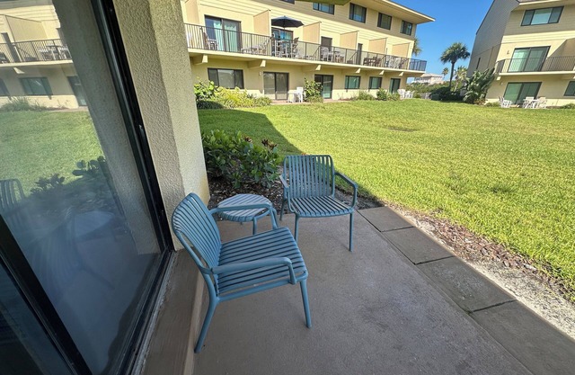 Summerhouse Oceanview 2 Bedroom 2 Bath Flatt 142!