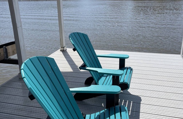 Summers Dream! Great Views - Flat Back Yard - Float Mat -Kayaks -Steps into Lake