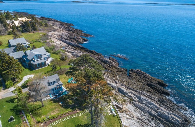 Summerside Cottage-Prime Oceanfront at Bailey Island’s Famous, Cedar Beach