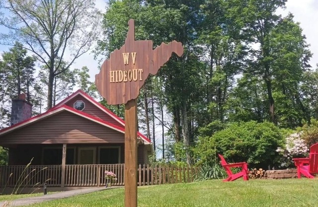 Summersville Lake Pet Friendly Getaway
