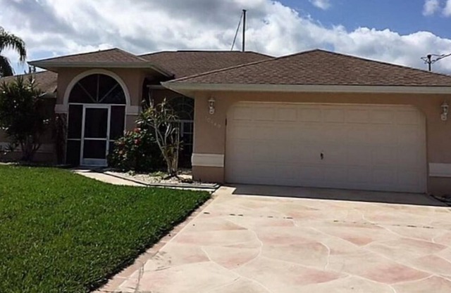 Sun Breezes Villa, 3 bed, 2 bath, sleeps 6, w/heated pool.