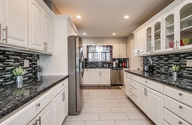 Sun City 55+ Community! 3 Bdrm Golf Course Home!
