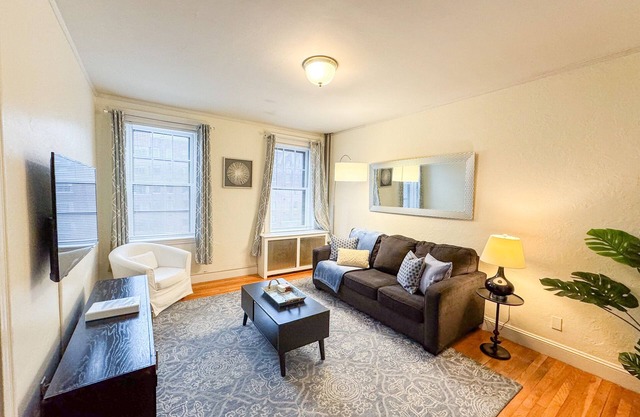 Sun-filled Unit, Elevator, Pool, Boston College