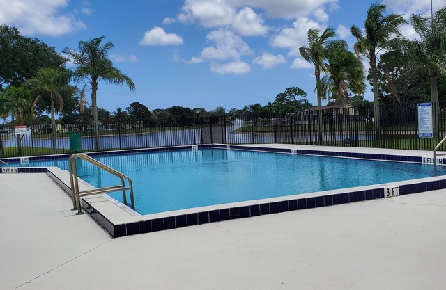 Sun & Fun - Beautiful renovated 2/2 villa in Jupiter
