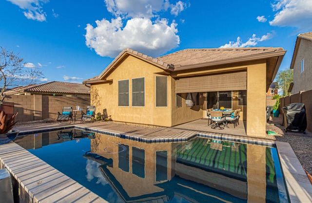 Sun, Fun, Hot Pool Sleeps 8, Workspace!