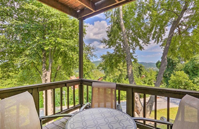 Sun-Lit Vernon Condo Less Than 2 Mi to Ski Resort!