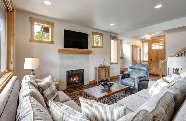 Suncadia 4 Bdrm Pet Friendly Townhome on Driving Range