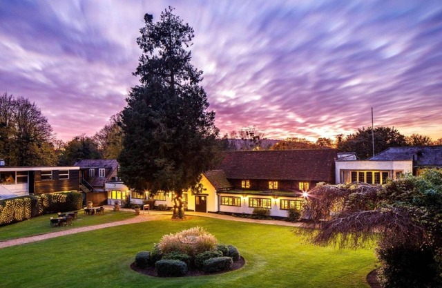 Sunday BoxHill Burford Bridge Hotel Standrd Double