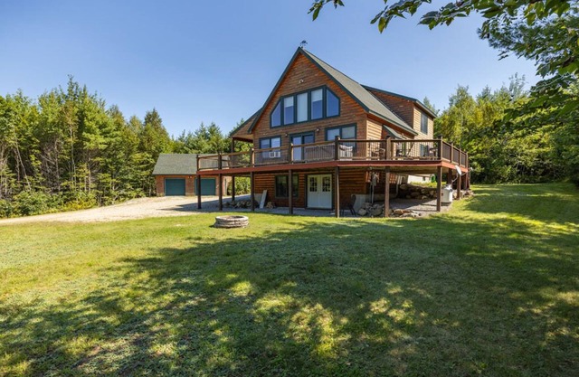 Sunday River Cabin w/Hot Tub, Fireplace, Games, 2 Living Areas - Sleeps 12