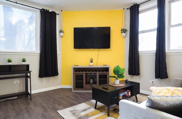 Sunflower Apt 10 Min from Downtown Chicago - Sleeps up to 6