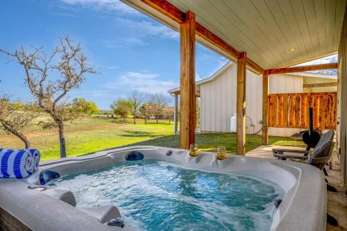 Sunflower Cottage with hot tub & VIEWS